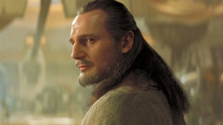 Qui-Gon under starship